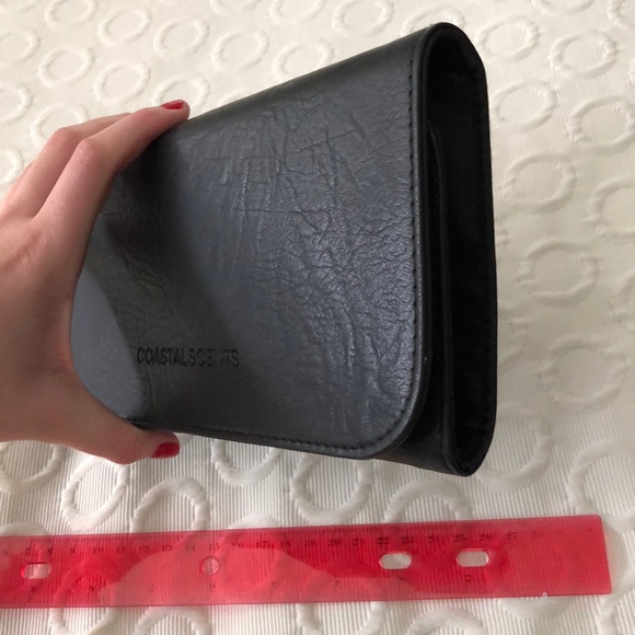 FREE W PURCHASE Makeup Brush Holder - Picture 6 of 7